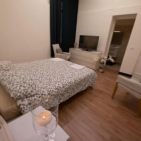 Affittacamere Palazzo Carmine A Due Passi Dall'acquario 3*