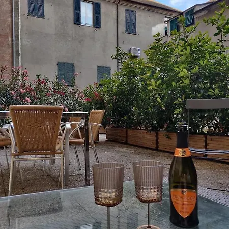 Palazzo Carmine A Due Passi Dall'acquario Affittacamere Genova