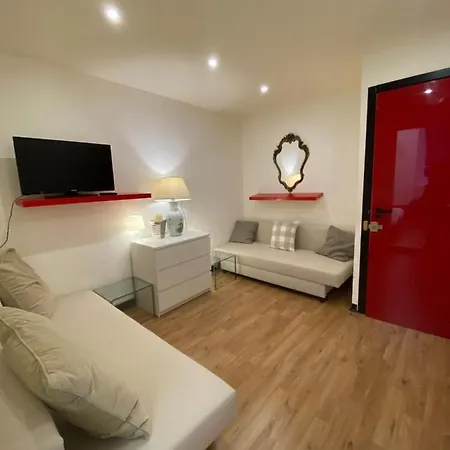 Palazzo Carmine A Due Passi Dall'acquario Affittacamere 3*